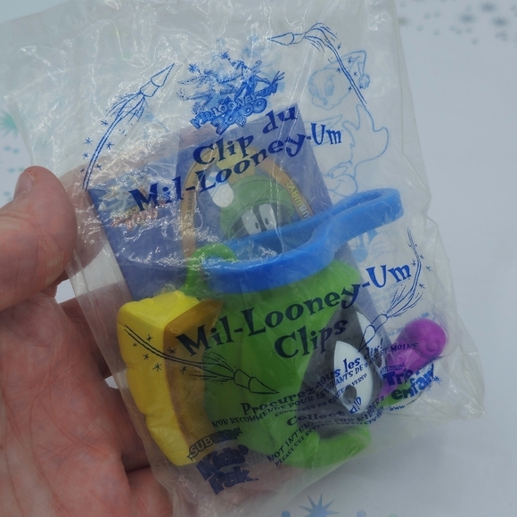 Vintage 1999 Subway Marvin the Martain Mil-Looney-Um Clips Keychain Clip - Picture 4 of 5